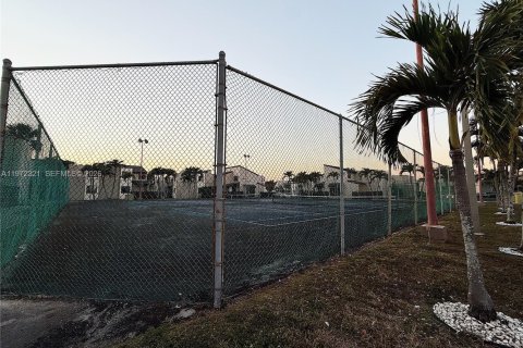 Снять в аренду таунхаус в Майами, Флорида 3 спальни, 118.45м2, № 2032912 - фото 6