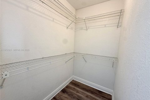 Снять в аренду таунхаус в Майами, Флорида 3 спальни, 118.45м2, № 2032912 - фото 19