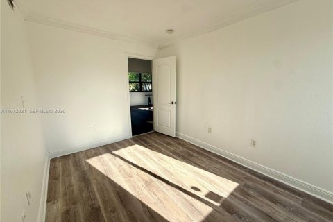 Снять в аренду таунхаус в Майами, Флорида 3 спальни, 118.45м2, № 2032912 - фото 11