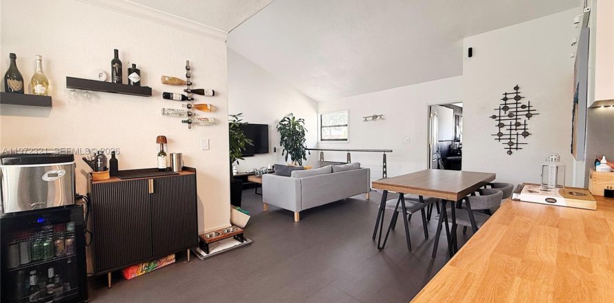 Таунхаус в Майами, Флорида 3 спальни, 118.45м2 № 2032912