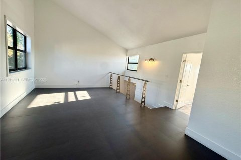 Снять в аренду таунхаус в Майами, Флорида 3 спальни, 118.45м2, № 2032912 - фото 9