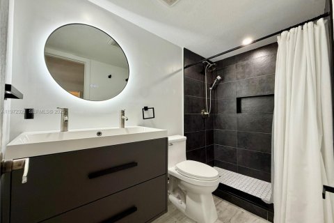 Снять в аренду таунхаус в Майами, Флорида 3 спальни, 118.45м2, № 2032912 - фото 14