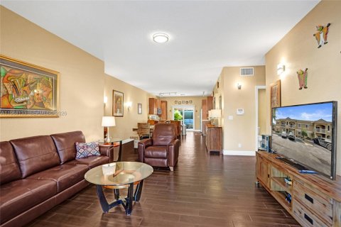 Condo in Hollywood, Florida, 2 bedrooms  № 2031671 - photo 3