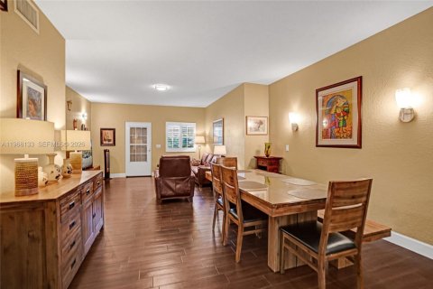 Condo in Hollywood, Florida, 2 bedrooms  № 2031671 - photo 10