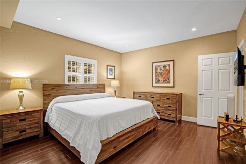 Condo in Hollywood, Florida, 2 bedrooms  № 2031671 - photo 25