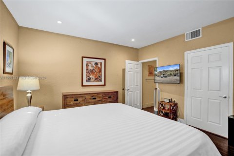 Condo in Hollywood, Florida, 2 bedrooms  № 2031671 - photo 28