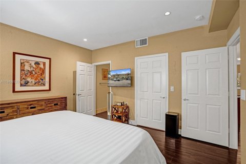 Condo in Hollywood, Florida, 2 bedrooms  № 2031671 - photo 27