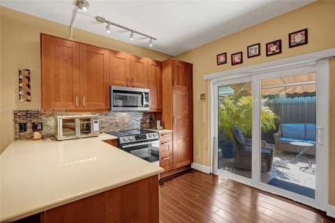 Condo in Hollywood, Florida, 2 bedrooms  № 2031671 - photo 20