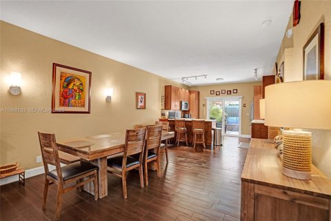 Condo in Hollywood, Florida, 2 bedrooms  № 2031671 - photo 8