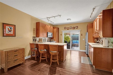 Condo in Hollywood, Florida, 2 bedrooms  № 2031671 - photo 14