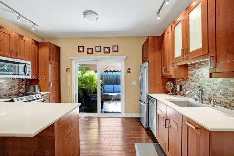 Condo in Hollywood, Florida, 2 bedrooms  № 2031671 - photo 19