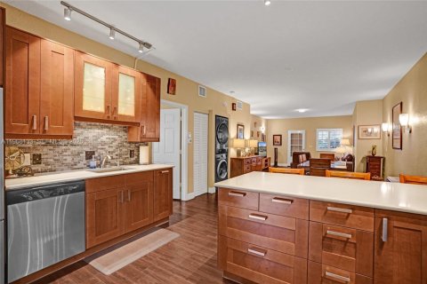 Condo in Hollywood, Florida, 2 bedrooms  № 2031671 - photo 24