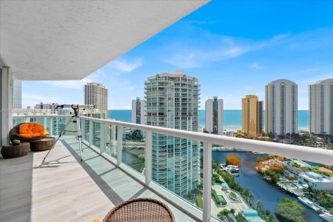 Copropriété à vendre à Sunny Isles Beach, Floride: 2 chambres, 199.18 m2 № 1981591 - photo 7