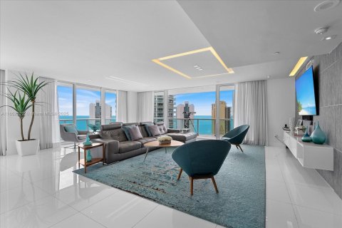 Copropriété à vendre à Sunny Isles Beach, Floride: 2 chambres, 199.18 m2 № 1981591 - photo 2