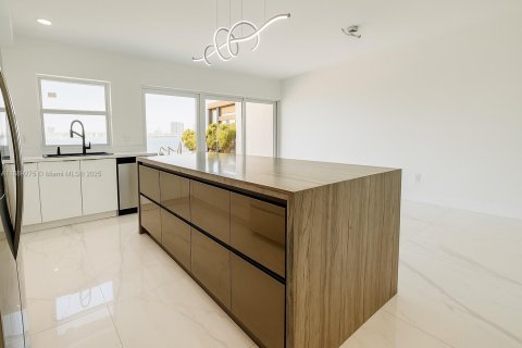 Touwnhouse à louer à North Miami Beach, Floride: 3 chambres, 158.86 m2 № 1944717 - photo 5