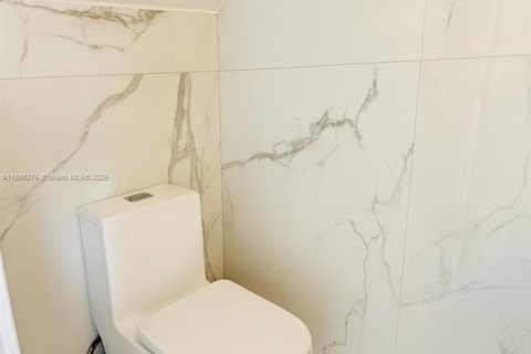 Touwnhouse à louer à North Miami Beach, Floride: 3 chambres, 158.86 m2 № 1944717 - photo 13