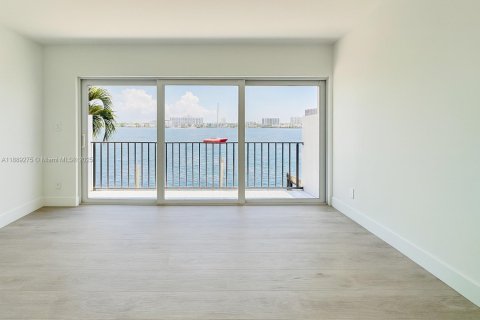 Touwnhouse à louer à North Miami Beach, Floride: 3 chambres, 158.86 m2 № 1944717 - photo 6