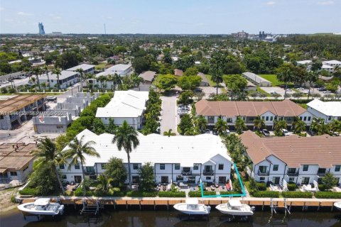 Townhouse in Dania Beach, Florida 3 bedrooms, 182.65 sq.m. № 2000902 - photo 16