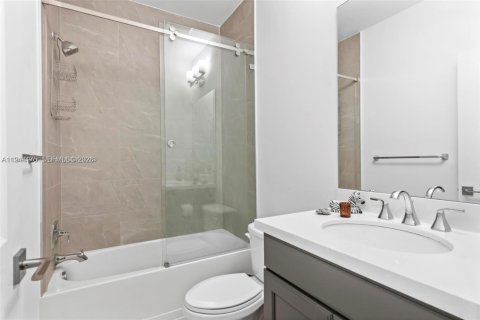 Townhouse in Dania Beach, Florida 3 bedrooms, 182.65 sq.m. № 2000902 - photo 10