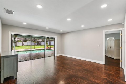 Casa en venta en Brandon, Florida, 4 dormitorios, 257.62 m2 № 1786344 - foto 8