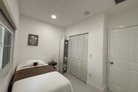 Immobilier commercial à louer à Miami, Floride: 2 chambres, 58.06 m2 № 1946783 - photo 2