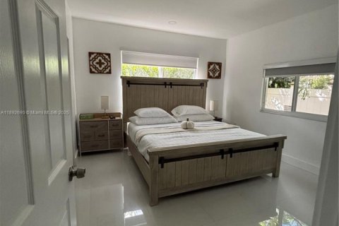 Immobilier commercial à louer à Miami, Floride: 2 chambres, 58.06 m2 № 1946783 - photo 1