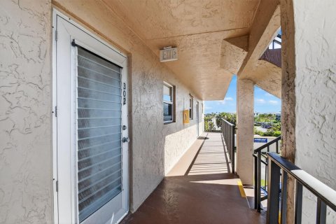 Copropriété à vendre à Palm Springs, Floride: 1 chambre, 64.66 m2 № 2077503 - photo 4