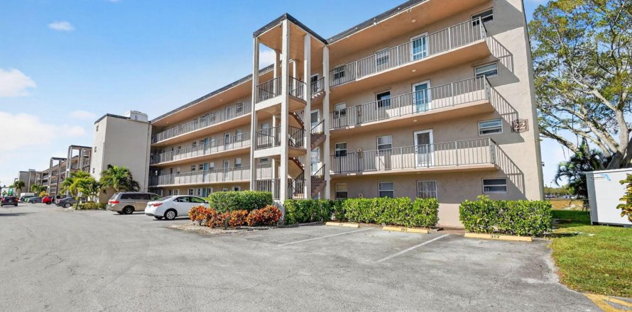 Condo à Palm Springs, Floride, 1 chambre  № 2077503
