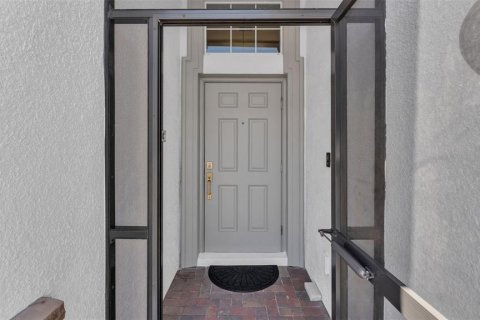 House in Winter Haven, Florida 4 bedrooms, 215.72 sq.m. № 2206110 - photo 7