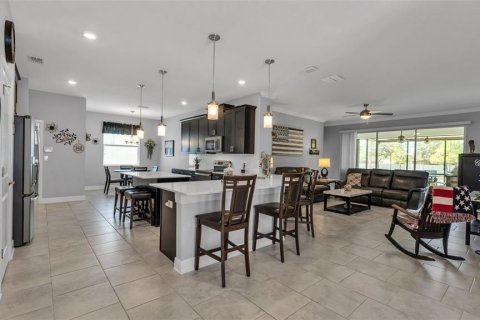 House in Winter Haven, Florida 4 bedrooms, 215.72 sq.m. № 2206110 - photo 9