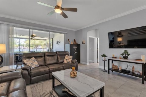 House in Winter Haven, Florida 4 bedrooms, 215.72 sq.m. № 2206110 - photo 21