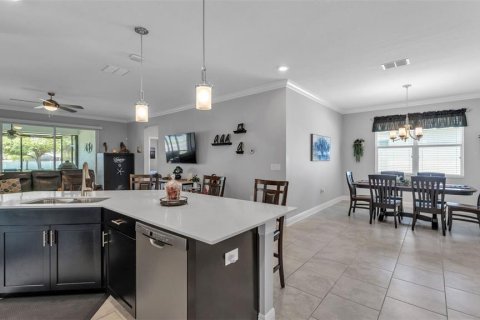 House in Winter Haven, Florida 4 bedrooms, 215.72 sq.m. № 2206110 - photo 10