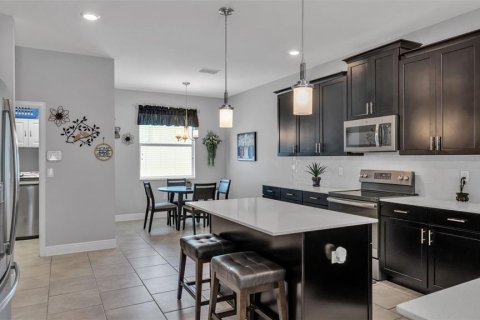 House in Winter Haven, Florida 4 bedrooms, 215.72 sq.m. № 2206110 - photo 13