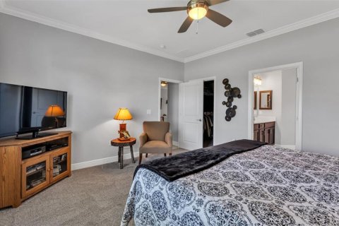 House in Winter Haven, Florida 4 bedrooms, 215.72 sq.m. № 2206110 - photo 24