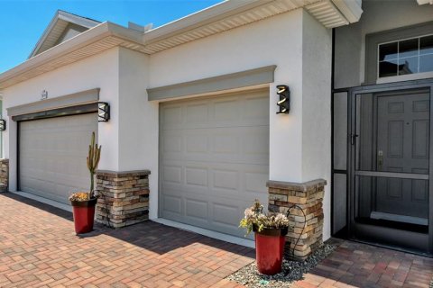House in Winter Haven, Florida 4 bedrooms, 215.72 sq.m. № 2206110 - photo 5