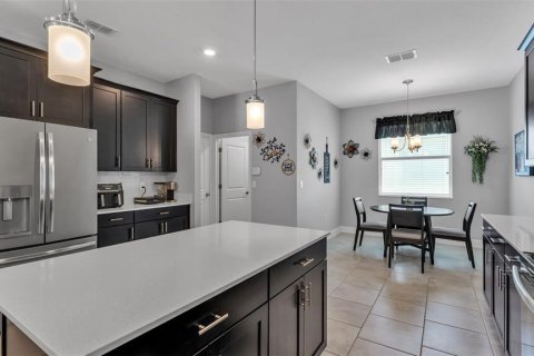 House in Winter Haven, Florida 4 bedrooms, 215.72 sq.m. № 2206110 - photo 17