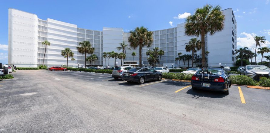 Condo in South Palm Beach, Florida, 2 bedrooms  № 1092247