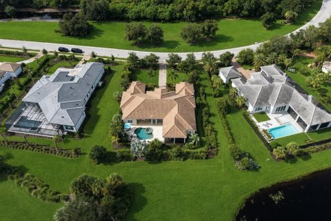 Villa ou maison à vendre à Sarasota, Floride: 4 chambres, 391.3 m2 № 2396590 - photo 4