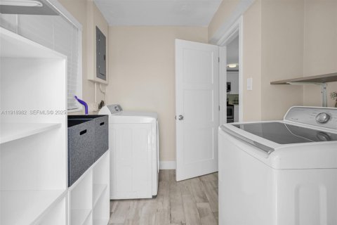 Villa ou maison à vendre à Oakland Park, Floride: 3 chambres, 93.65 m2 № 1976865 - photo 28