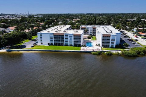 Condo in Lake Worth, Florida, 1 bedroom  № 786694 - photo 1