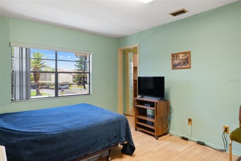 Townhouse in Seminole, Florida 3 bedrooms, 124.02 sq.m. № 1873775 - photo 20