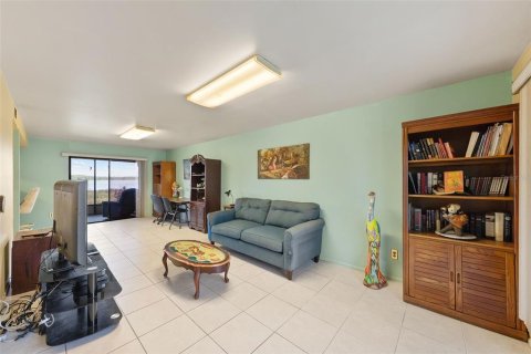 Townhouse in Seminole, Florida 3 bedrooms, 124.02 sq.m. № 1873775 - photo 6