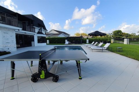 Villa ou maison à louer à Fort Lauderdale, Floride: 5 chambres, 406.73 m2 № 1728214 - photo 28