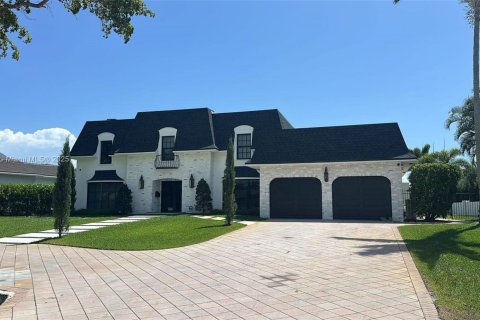 Villa ou maison à louer à Fort Lauderdale, Floride: 5 chambres, 406.73 m2 № 1728214 - photo 1