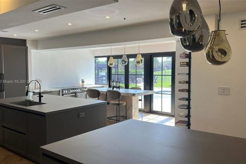 Villa ou maison à louer à Fort Lauderdale, Floride: 5 chambres, 406.73 m2 № 1728214 - photo 7