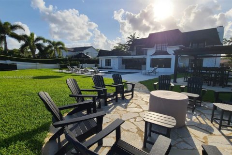 Villa ou maison à louer à Fort Lauderdale, Floride: 5 chambres, 406.73 m2 № 1728214 - photo 24
