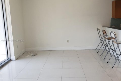 Copropriété à louer à Miami, Floride: 51.19 m2 № 2087617 - photo 4