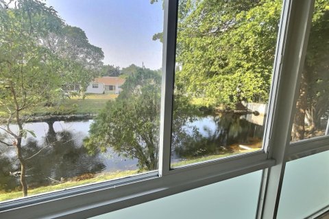 Купить кондоминиум в Санрайз, Флорида 2 спальни, 95.69м2, № 1178261 - фото 1