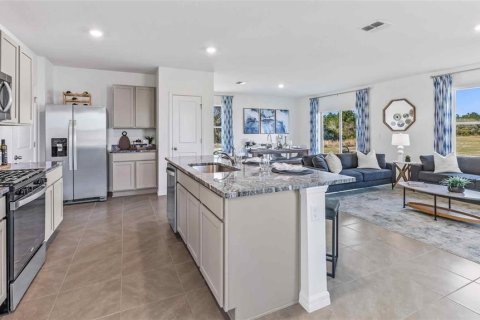 Casa en venta en Zephyrhills, Florida, 4 dormitorios, 214.14 m2 № 1687953 - foto 5