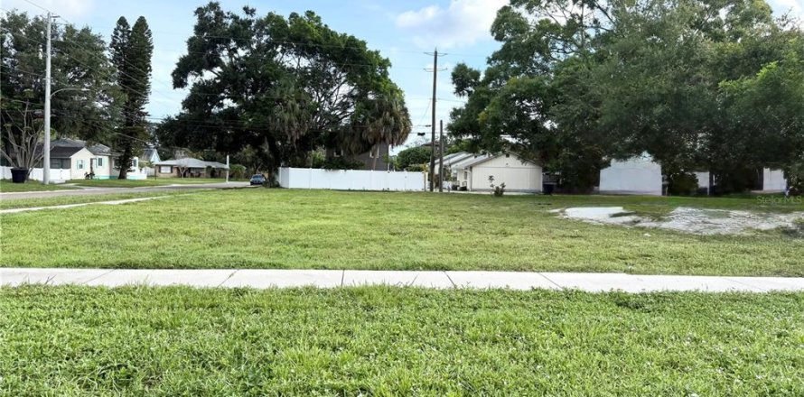 Land in Saint Petersburg, Florida № 1826134